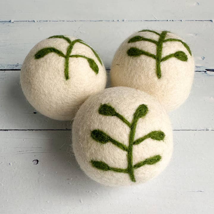 Boule de séchage en feutre design Eucalyptus - Vendue à l'unité pour la vente par Sewing Seeds Play
