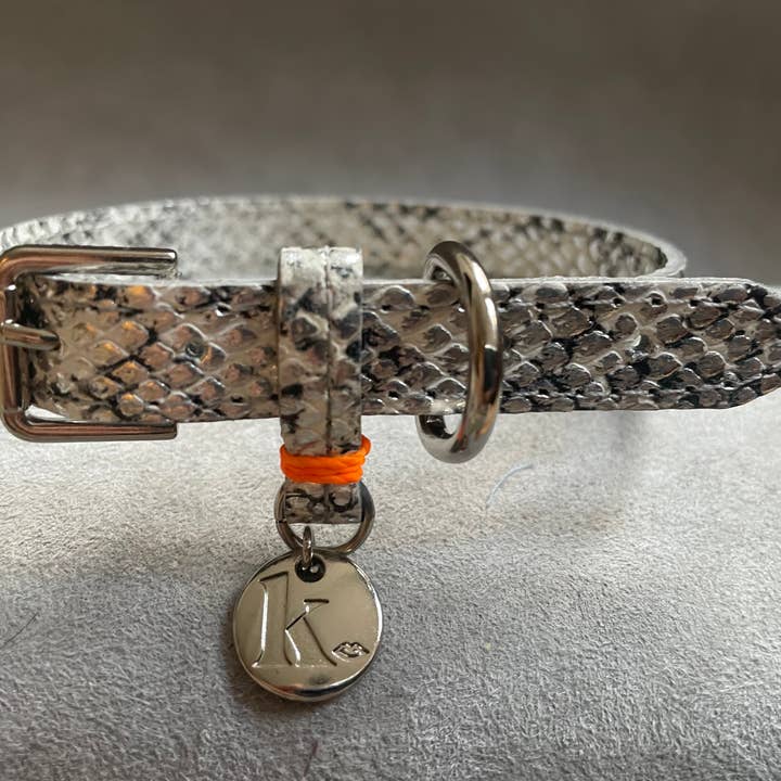 Collier pour chien fait main en cuir récupéré pour la vente par Kizzou