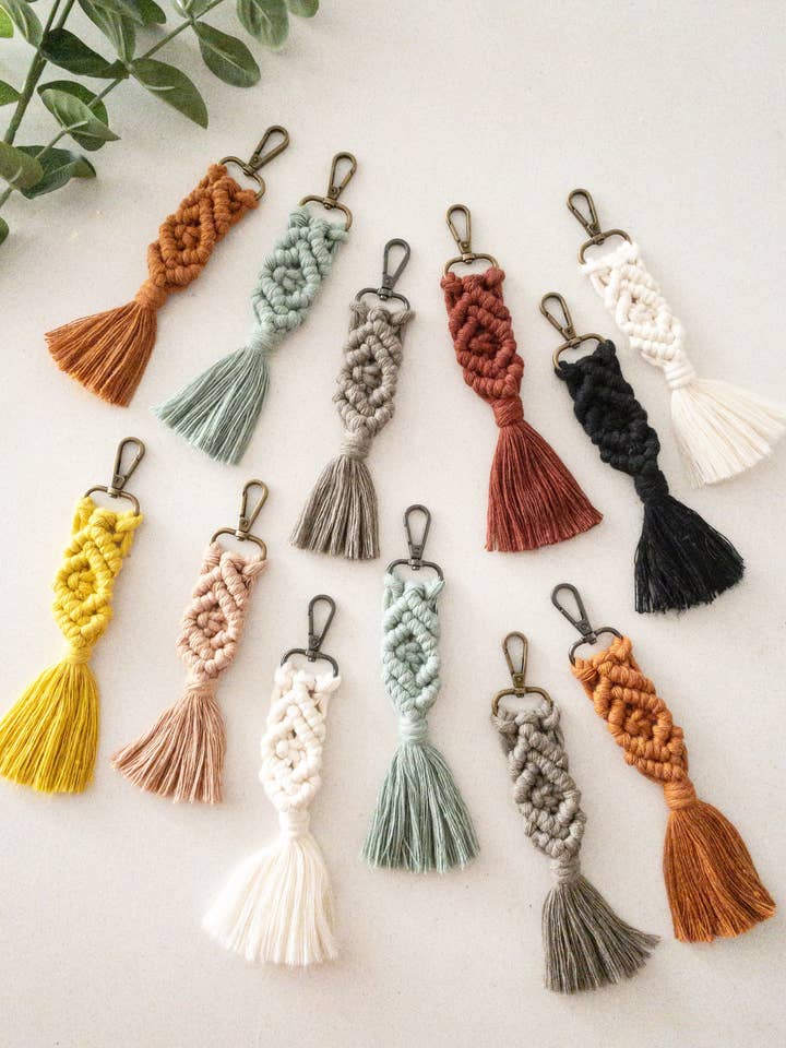 Portachiavi con nappe per la vendita all'ingrosso da parte di The Knottery