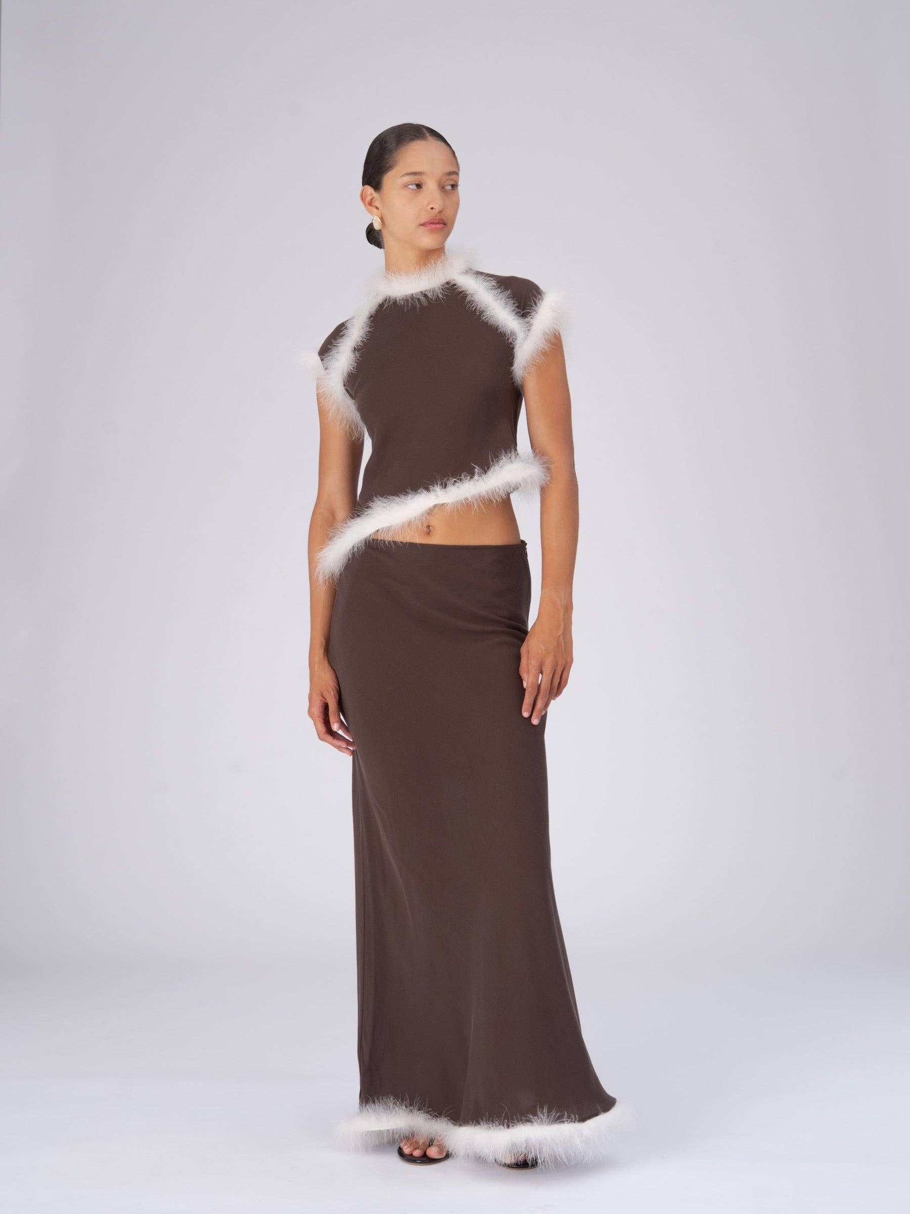 CARMEN SAYS – wholesale Blouse – Women’s – Top de plumas marrón balanceado5