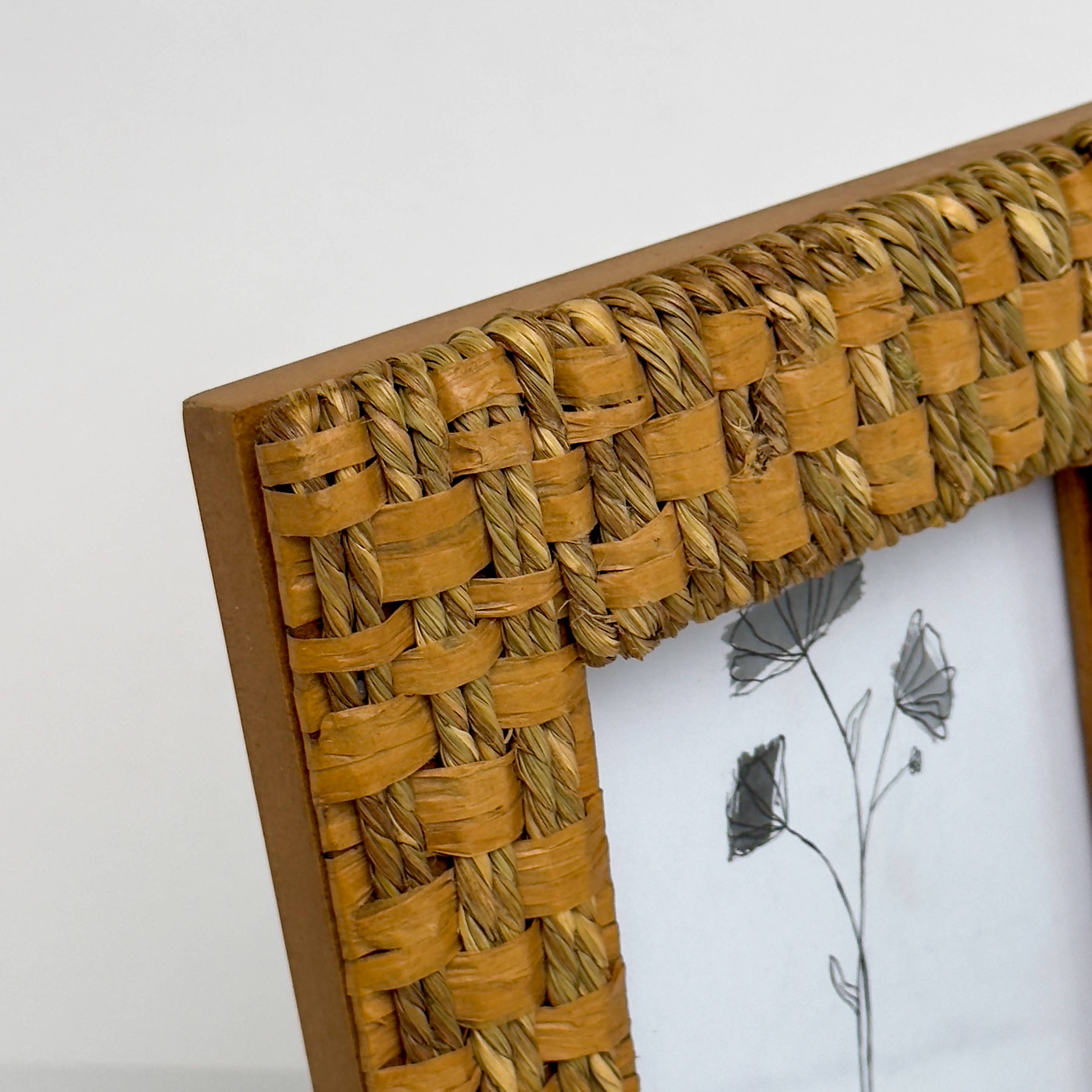 India Handicrafts Inc – wholesale Picture frame – Rattan Rope Frame 4x63