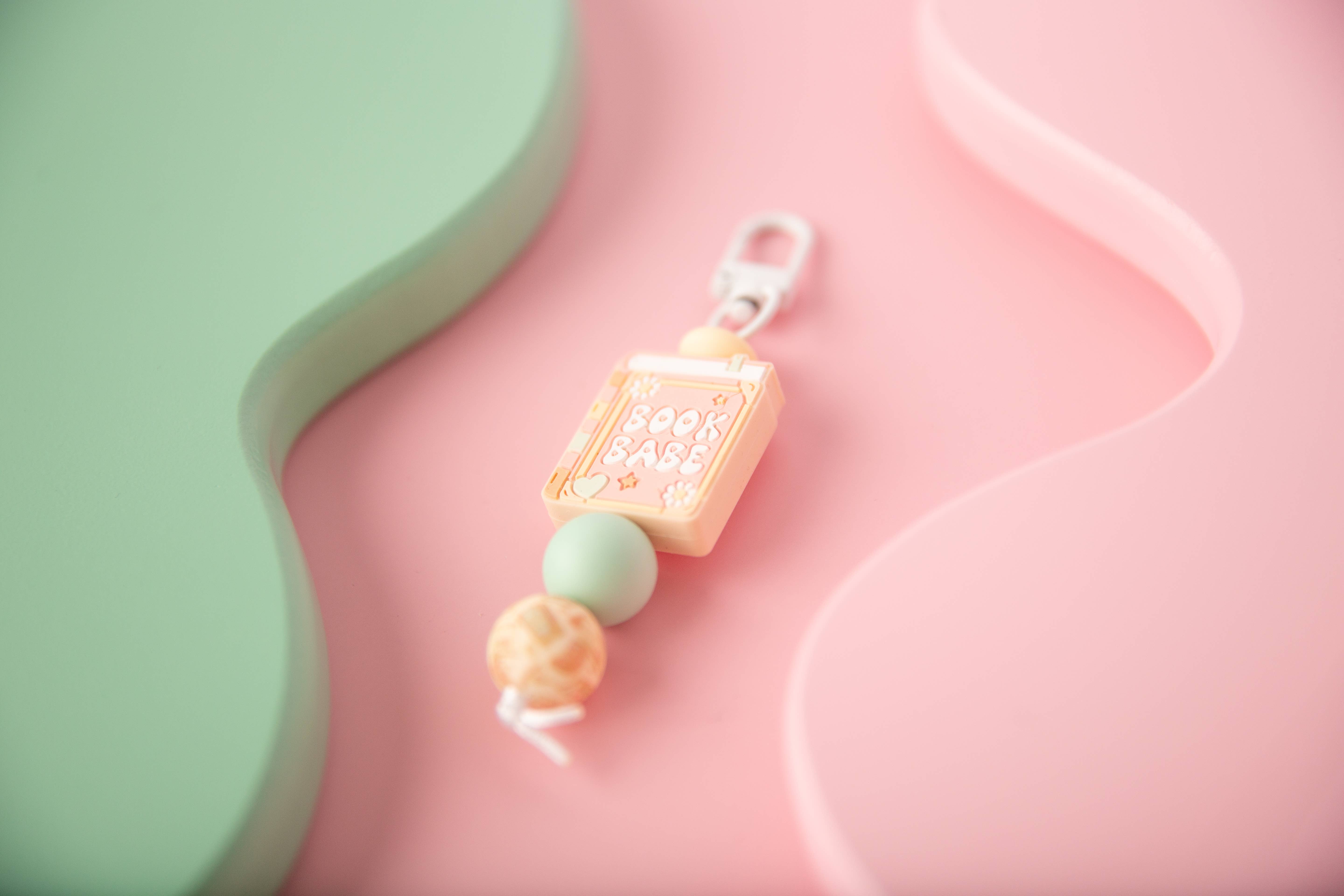 The Blush Hut - Wholesale Bookmark - Book Babe Kindle Charm – Book Lover Accessory1