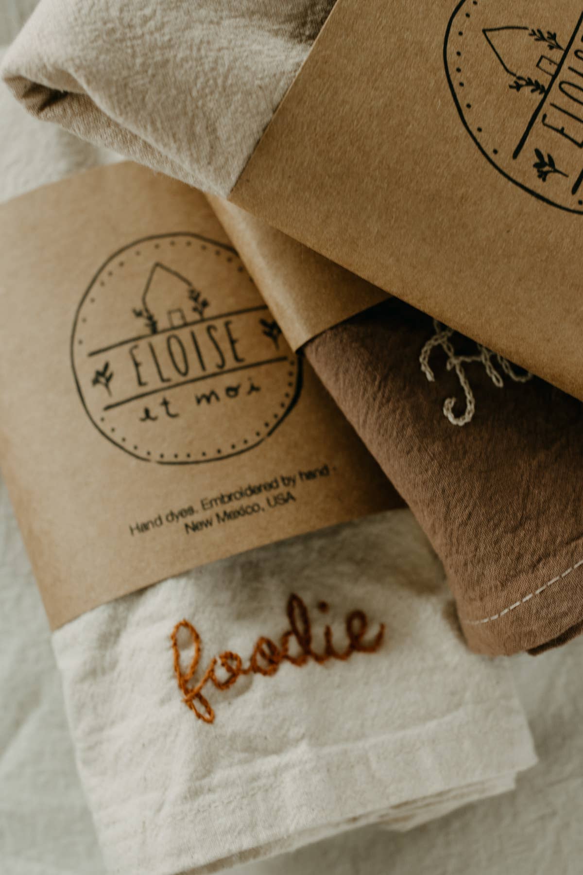 Eloise et moi – wholesale Kökshandduk – Handbroderad Handfärgad Ekologisk bomull Kökshandduk15