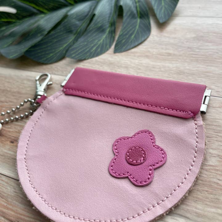 Portamonete in pelle con fiori rosa, portamonete rotondo, portamonete a pressione per la vendita all'ingrosso da parte di Mally Designs