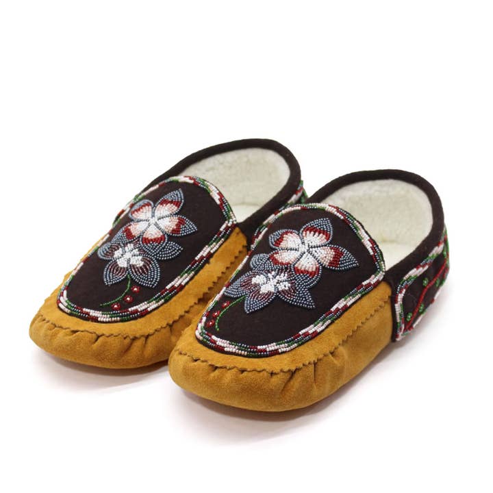 OnlyViking - Wholesale Flats/Loafers - Women's - Moccasins Handmade beaded moccasins with Intricate bead-work