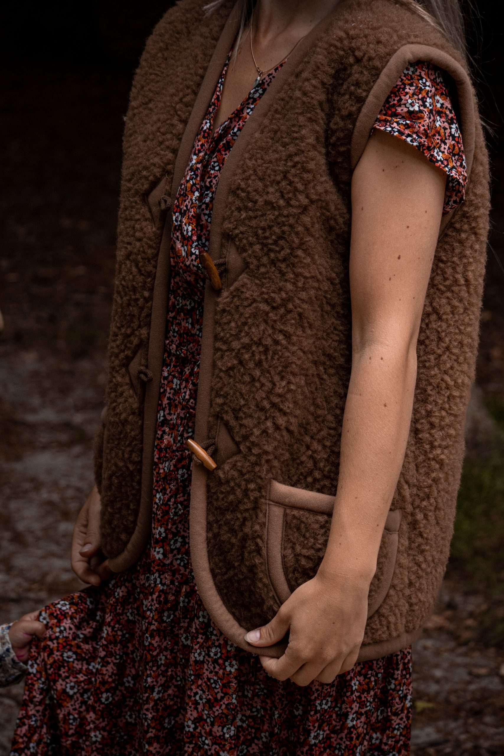 We Are Wovens – wholesale Outerwear Vest - Women’s – Bodywarmer Van Wol - Espresso - Volwassenen2