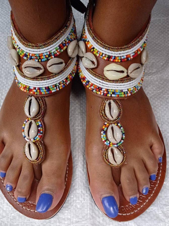 Sandalias Gladiador Masái con Cuentas de Conchas de Cauri para venta al por mayor de Delight merchants