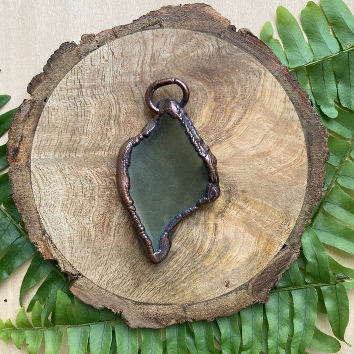Aine Amulet - Stor for engroshandel hos Sense and Reverence Jewelry