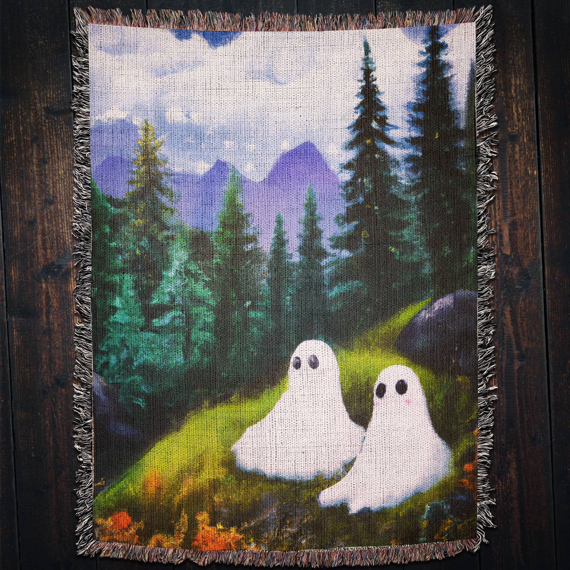 Killer Goods • Woven Blankets, Gifts, Home Decor – Engroshandel Tæppe – Søde spøgelsesvenner sidder i skovvævet kastetæppe3