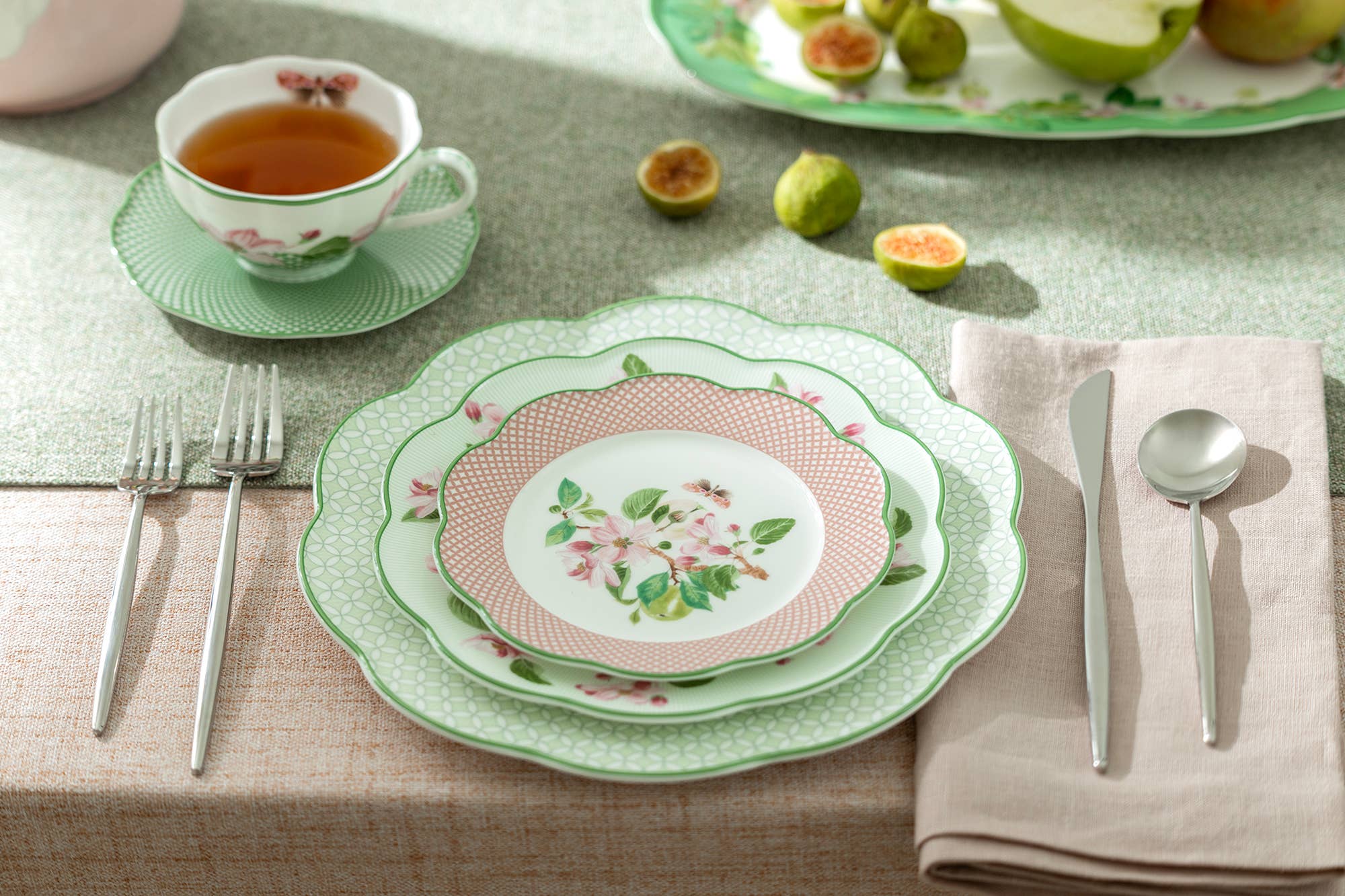 Grace Teaware - Vente Assiette - Assiette à dîner en porcelaine osseuse Moth & Lattice 10,3"1