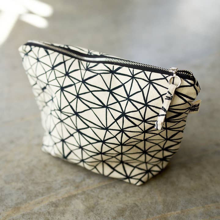 Borsa da toilette « vanilla » in tela di cotone con stampa nera per la vendita all'ingrosso da parte di Linda Pabst