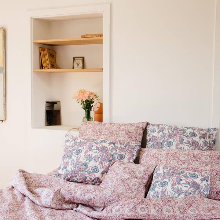 Jardin de Marguerites Roses Noemie Duvet Cover - Bedding - flowers - pink for wholesale on Faire1