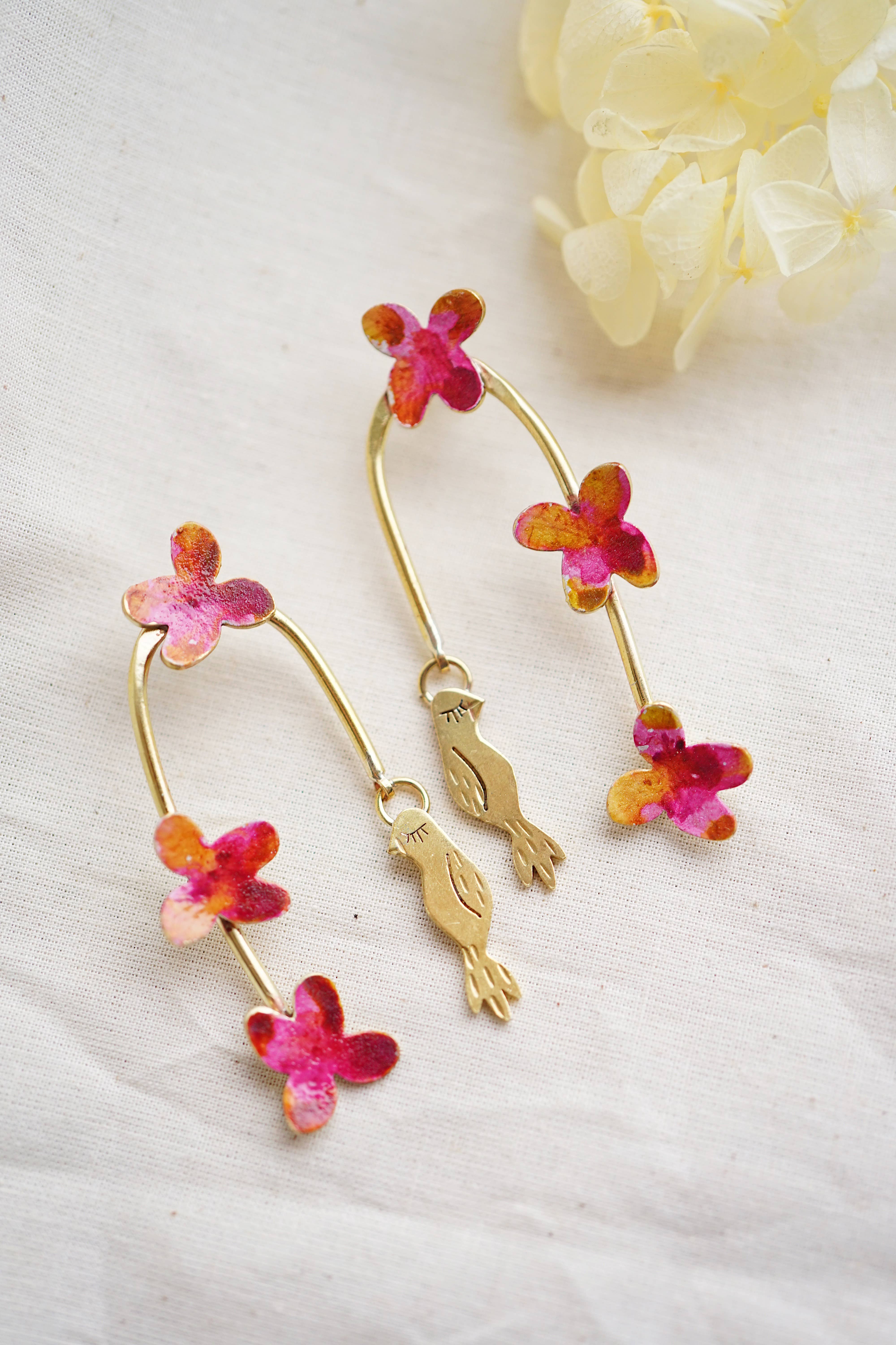Maria rosua - Vente Boucles d'oreilles pendantes - Boucles d'oreilles hortensias et petits oiseaux1