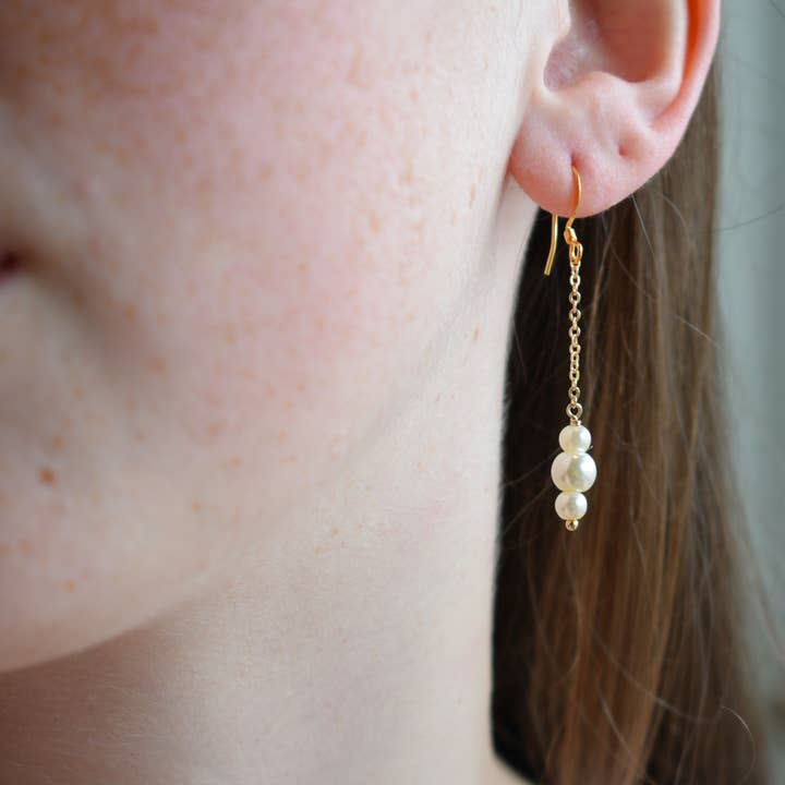 Edgy Petal Jewelry - Wholesale Dangle Earrings - Gold Dainty Pearl Chain Earrings1