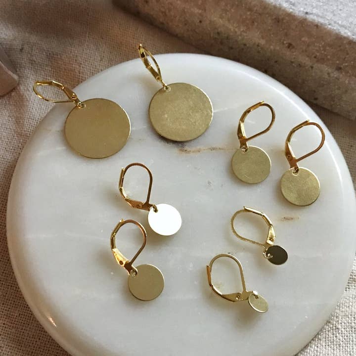 Orecchini a disco in ottone (4 misure) per la vendita all'ingrosso da parte di Melissa Jenkins Designs