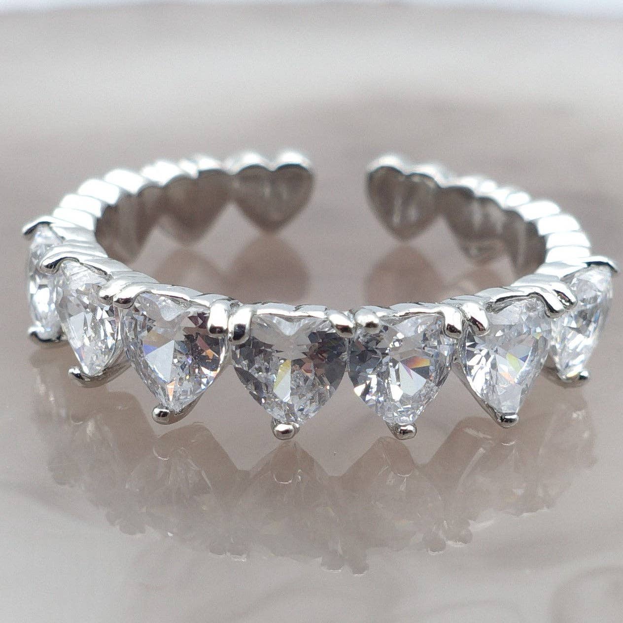 Daemon srls - Wholesale Multi-Stone Ring - JENNY- cuori orizzontali ~ ANELLO REGOLABILE con cubic zirconia a forma di cuore1