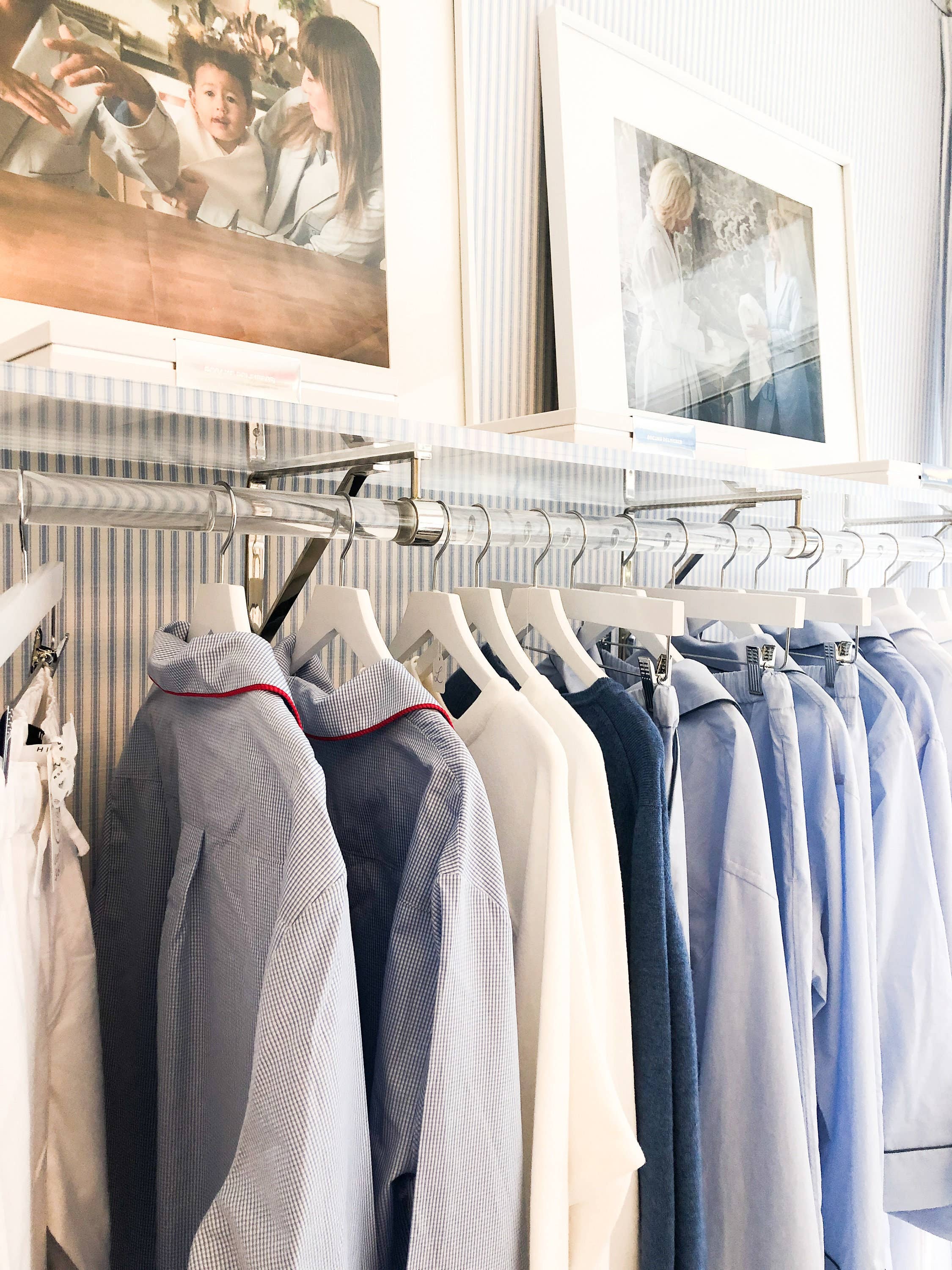 LuxHoldups - Vente Étagères murales - Étagère murale en lucite avec supports en laiton pour placard3