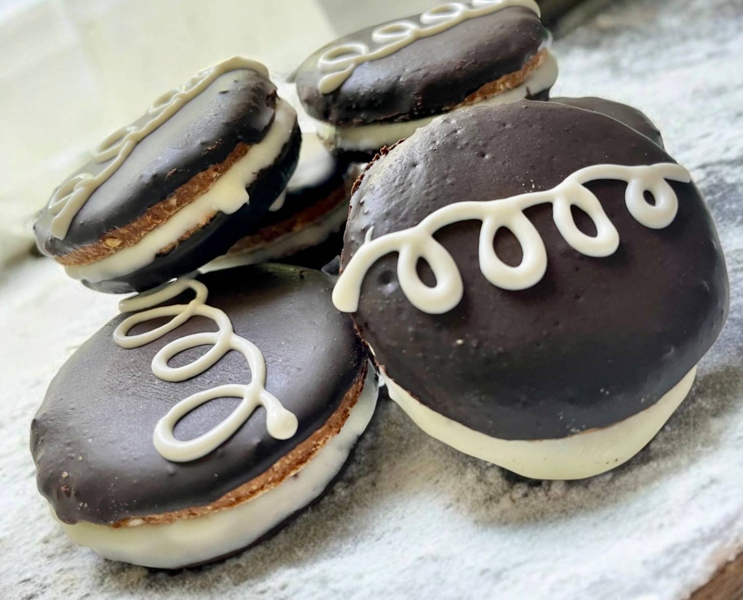 YumYum4DOGS - Wholesale Pet Treats - Dog - Woofie Pie Sandwich dog treats2