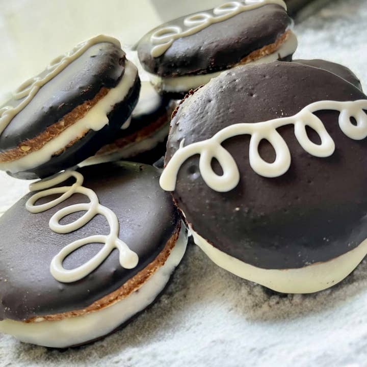 YumYum4DOGS - Wholesale Pet Treats - Dog - Woofie Pie Sandwich dog treats2