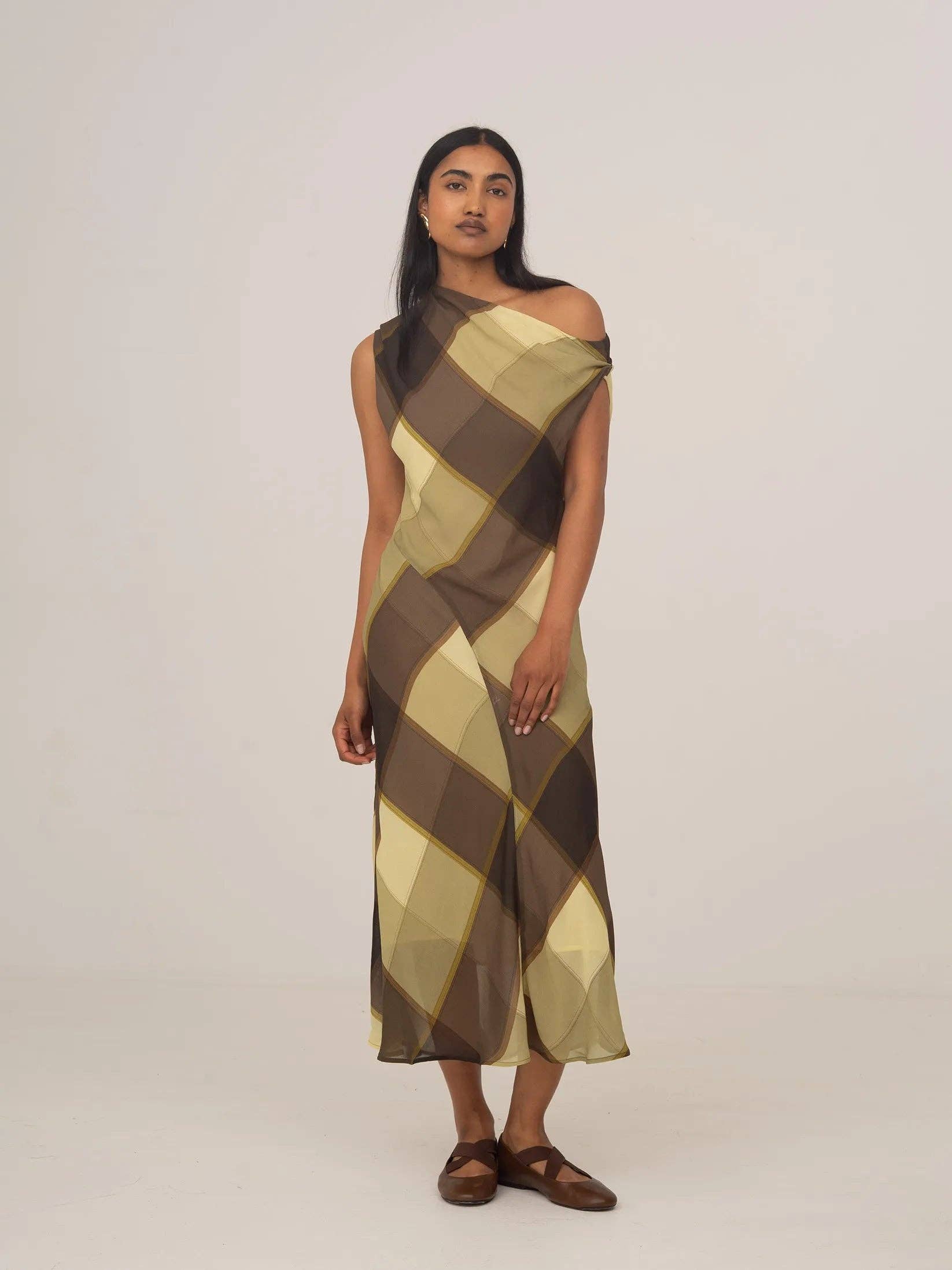 CARMEN SAYS - Wholesale Dress - Women's - Vestido largo de ocasión a cuadros reales marrón y verde4