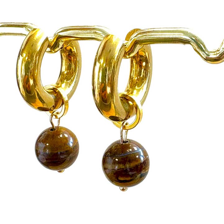 Orecchini in oro con occhio di tigre per la vendita all'ingrosso da parte di Chic Le Freak