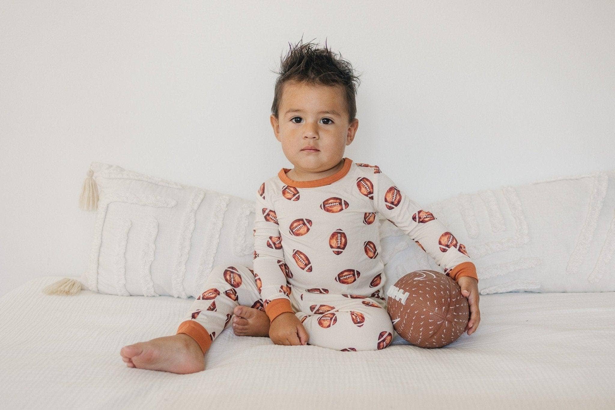 Little Joy Co. - Vente Haut et bas de pyjama – enfant - Pyjama 2 pièces en bambou avec motif de football1