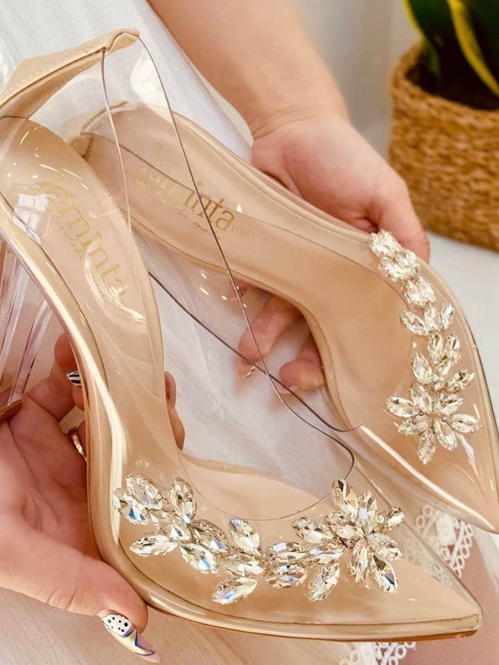 Princess Beigefarbene Schuhe mit durchsichtigem Blumenabsatz. Special für den Großhandel von LAMİNTA