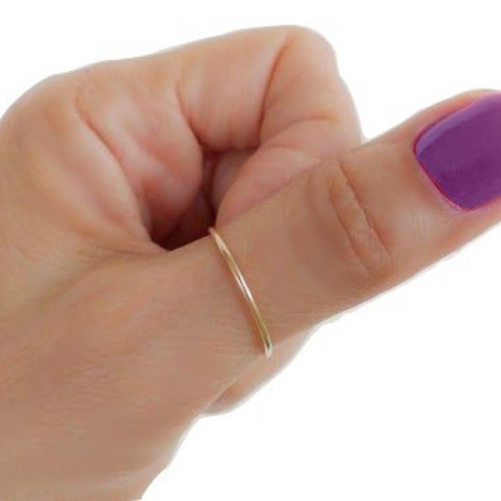 Daumenring, dünner goldener Daumenring, 14 Karat, goldgefüllt, dünner Ring, minimalistisch, einfach, 2 mm dünner Daumenring, einfaches Band, stapelbar, Größe 6 bis 10 für den Großhandel von CALIFORNIA TOE RINGS
