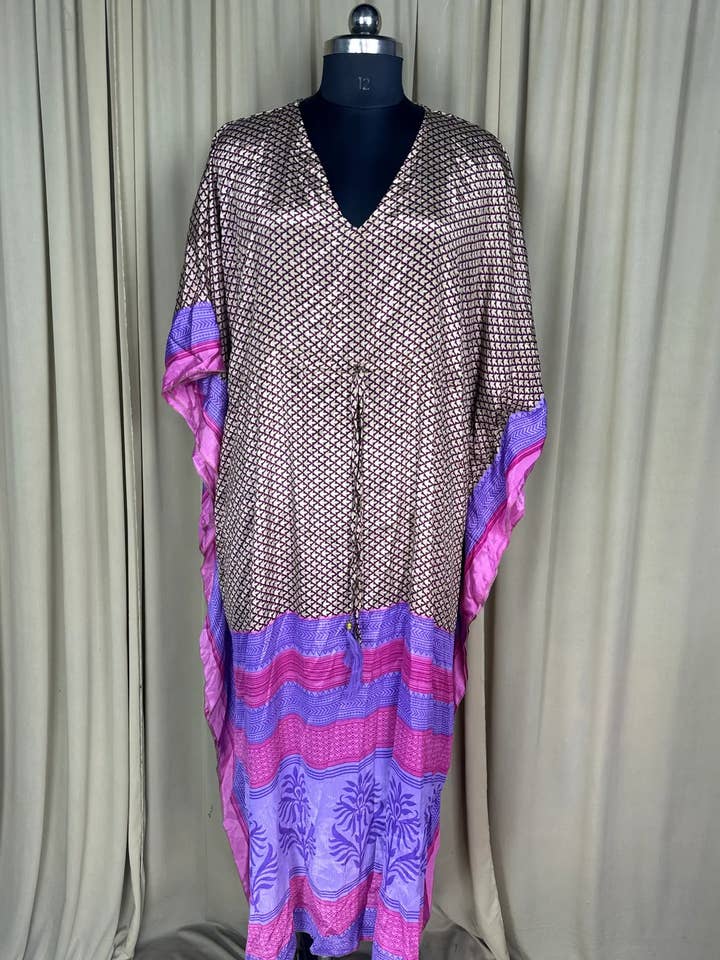 Recycle Sari Kaftan Vêtement de villégiature Caftan Vêtement de plage Paréo ! pour la vente par The Eastern Loom