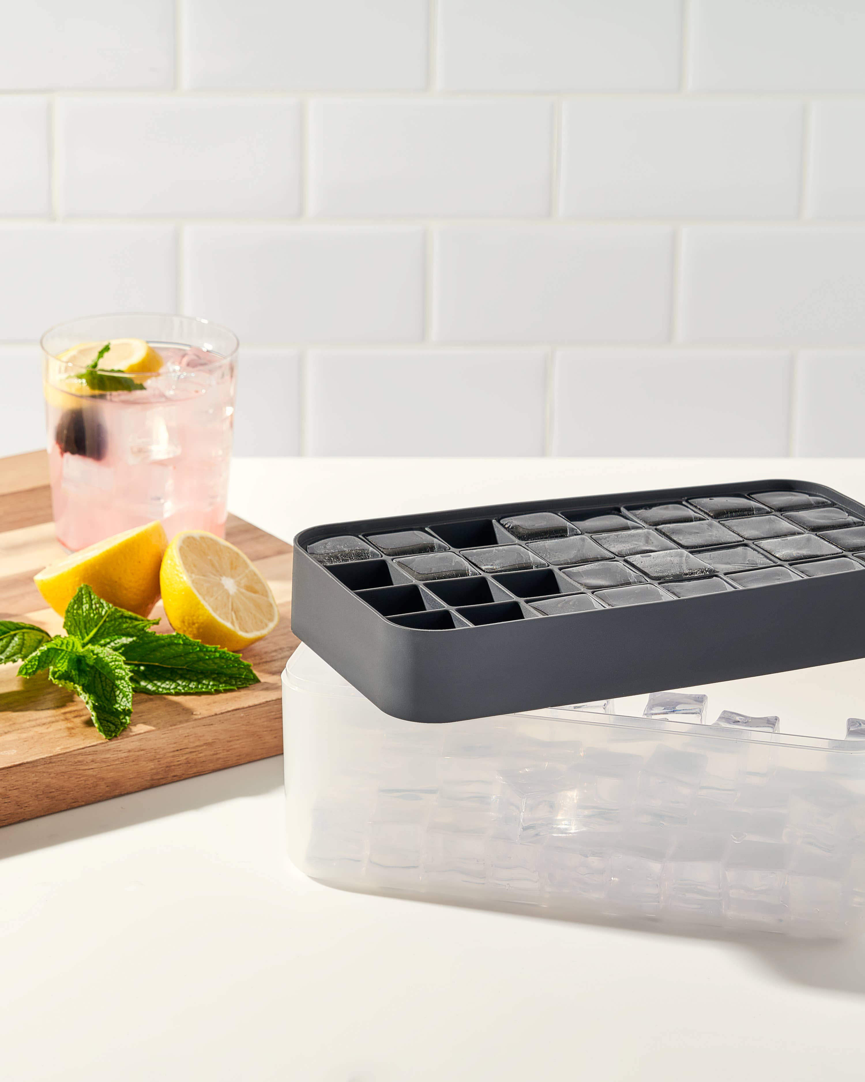 W&P - Wholesale Ice Tray/Mold - Ice Box - Everyday Cube Silicone Ice Tray with Storage5