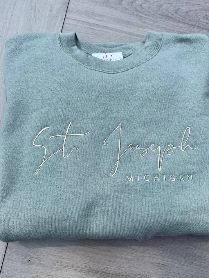 Sweatshirt à col rond State & Town Tourist pour la vente par Finny Lou & Co.