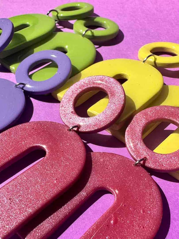 Brincos Color Burst Arch Statement por atacado de She makes clay