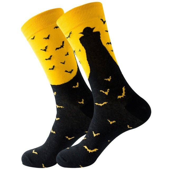 Chaussettes Dracula avec chauves-souris (taille adulte large) pour la vente par Sock Panda