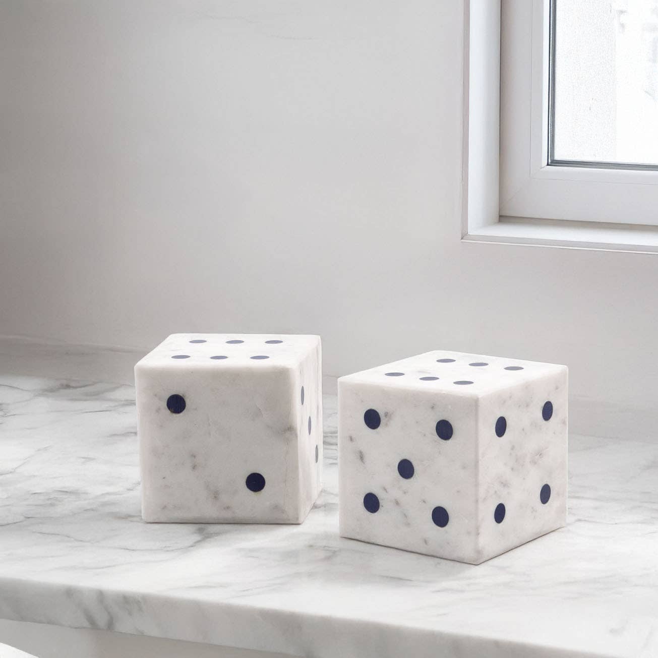 Modern Day Accents - Vendita all'ingrosso Decorazioni da tavolo - Dadi Marmo Deco Marble - Set di 24