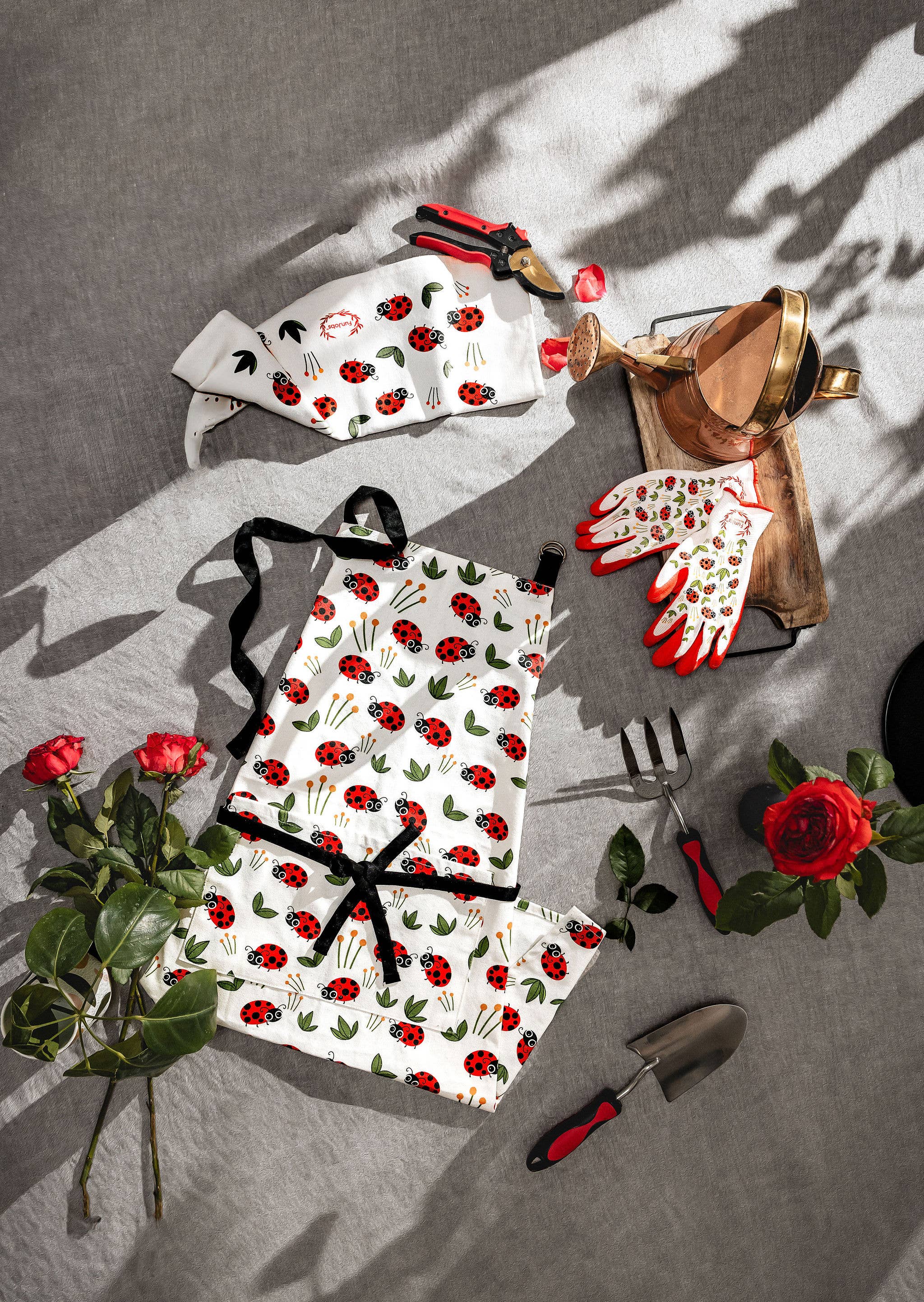 FunJobs Garden Gloves - Wholesale Apron - FunJobs LadyBird Apron10