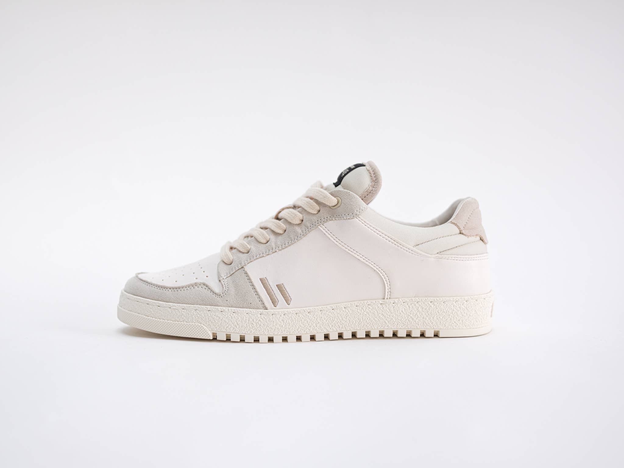 WAGWAN – Großhandel Lifestyle-Sneaker – Unisex – PlainJane Sneaker von WAGWAN – schlichte Vielseitigkeit neu definiert6