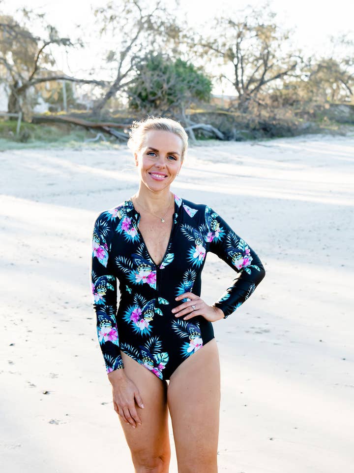 Costume da bagno donna a maniche lunghe - 'Daintree Dusk' per la vendita all'ingrosso da parte di Tribe Tropical