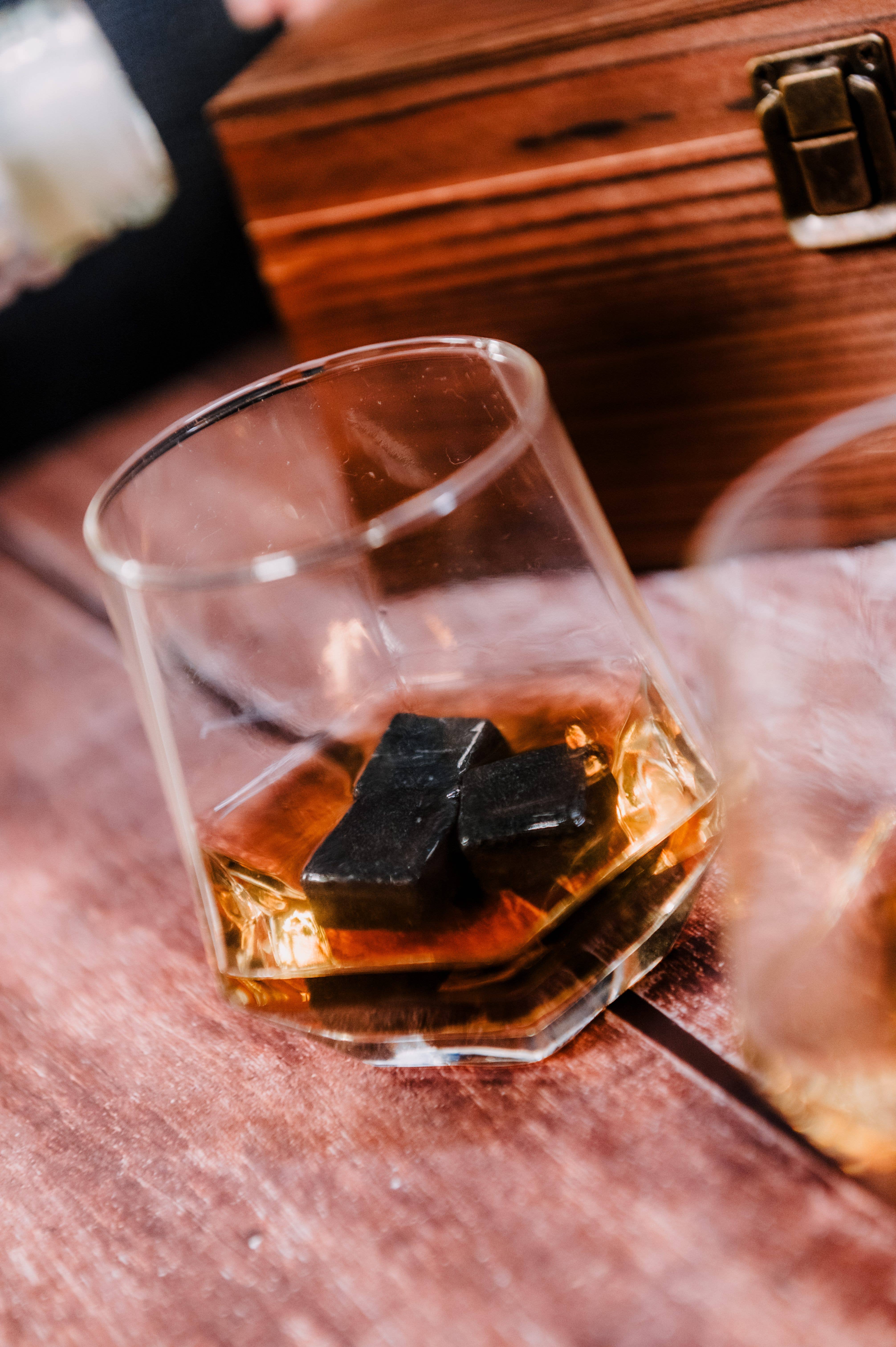 Vin Bouquet (Find It Import & Export Sl) – Kit de bebidas DIY por atacado – Conjunto de Whisky em Caixa de Madeira, 6 Cubos de Pedra6