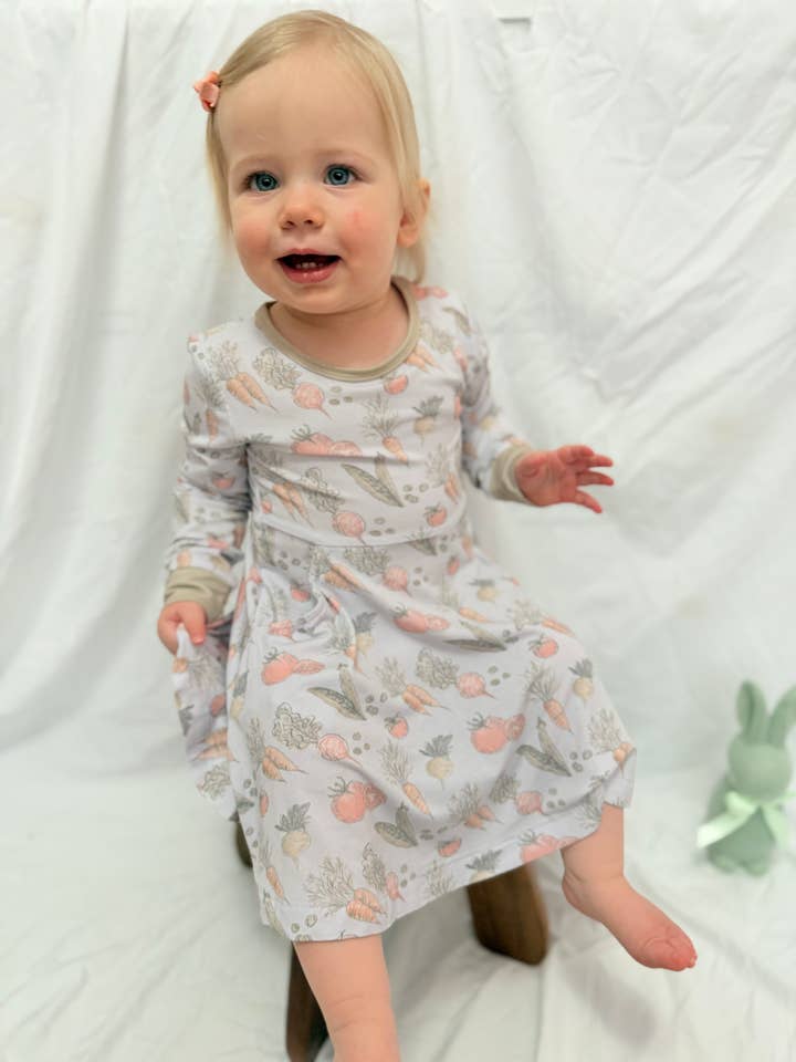 Robe Tournante en Bambou Veggie Patch pour la vente par The Clyde Company