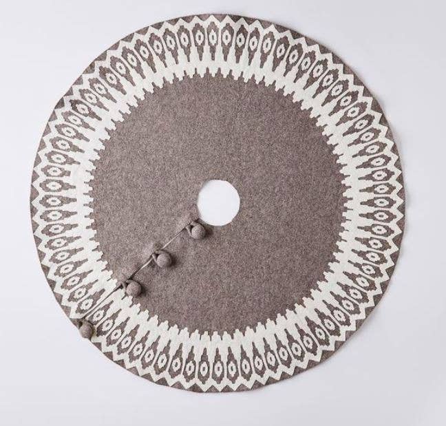 Arcadia Home – Großhandel Baumrock – Handgefilzte Weihnachtsbaumdecke aus 100 % nachhaltiger Wolle im skandinavischen Design6