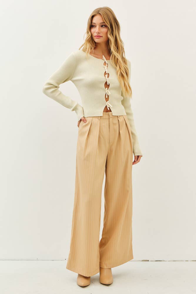 idem ditto – Großhandel Strickpullover – Damen – BOLD STATEMENT METALLIC STRICKPULLOVER MIT SCHLEIFEN15