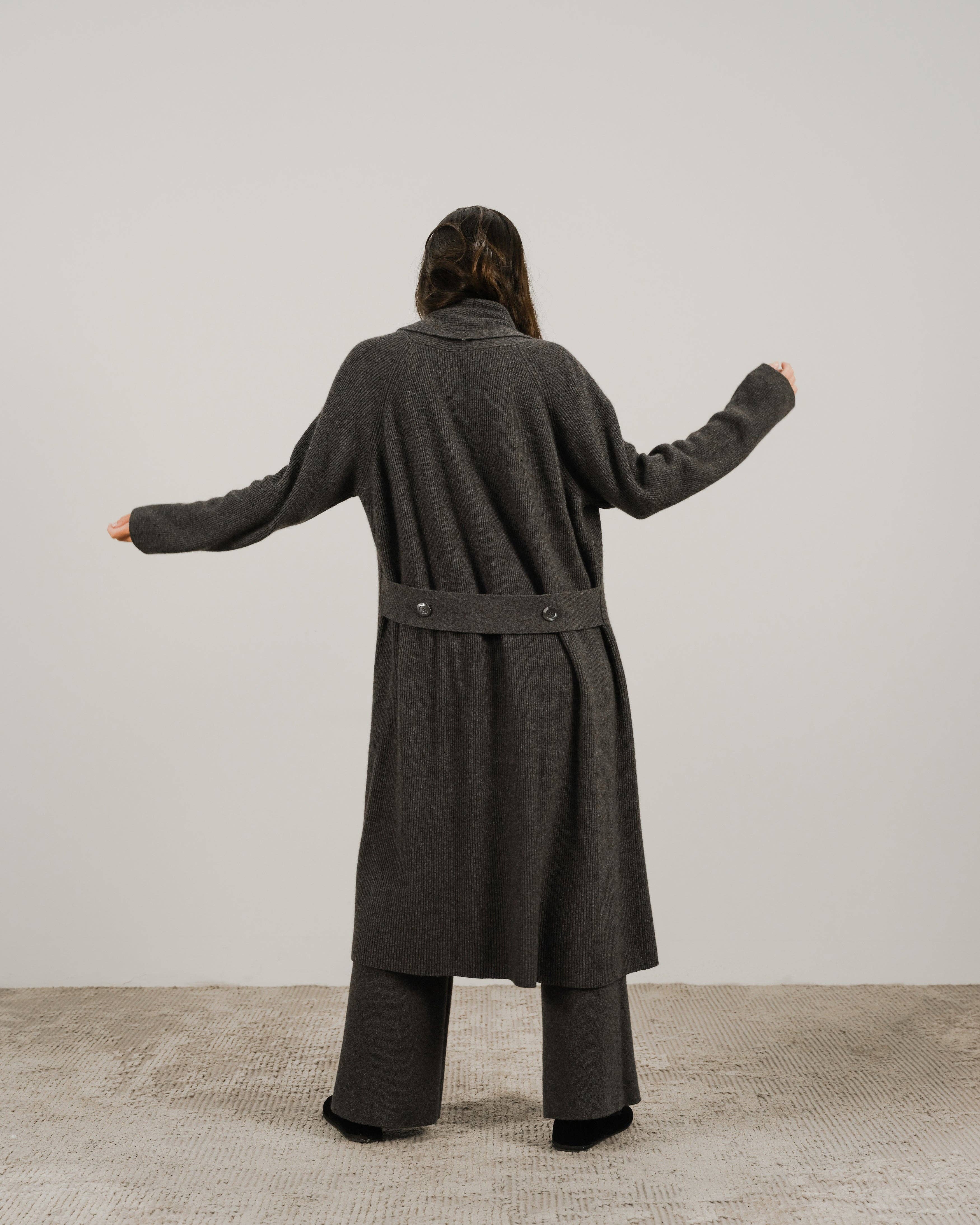 Lèmme – Großhandel Strickjacke – Damen – Maxi-Cardigan mit Schalkragen aus Kaschmirmischung9