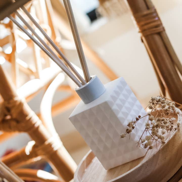 Hanson Candle Co. - Wholesale Reed Diffuser - Geo Diffuser | WHITE