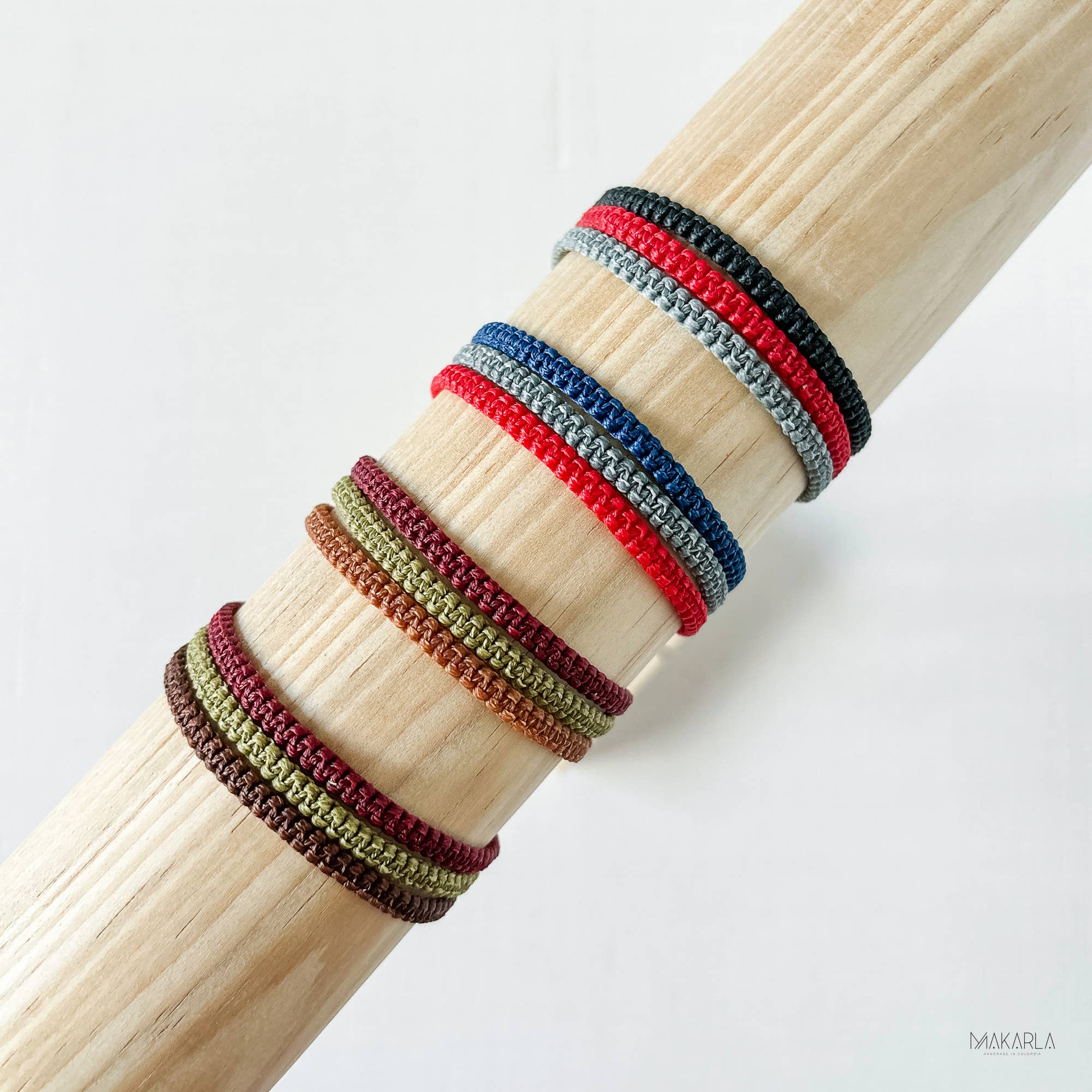 Makarla - Handmade Colombian Jewelry – wholesale Vävt/flätat armband – Tunn macraméarmband för herr | Justerbart och vattentåligt2