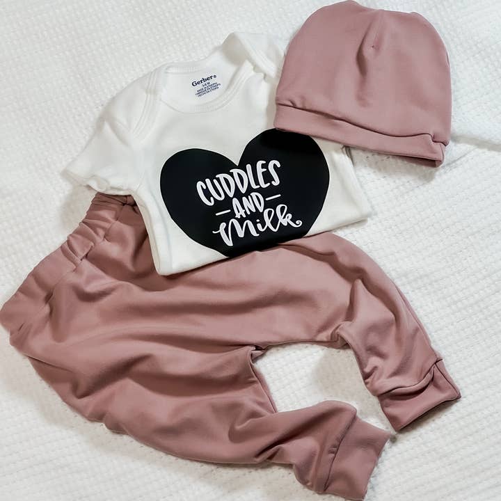Cuddles og mælk bodysuit, legging og hat sæt for engroshandel hos Petite Star Rising