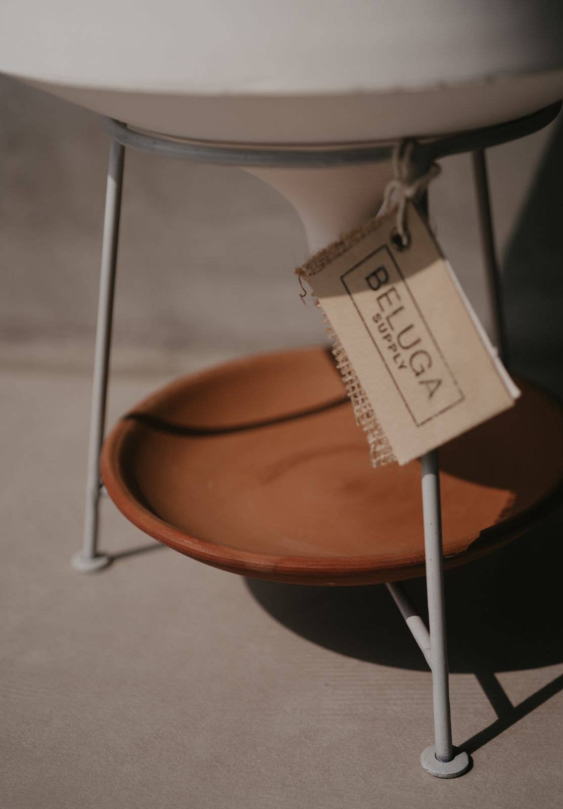 Beluga Supply Company - Vendita all'ingrosso Vasi per piante - Vaso per piante in terracotta con supporto in metallo (piccolo)8