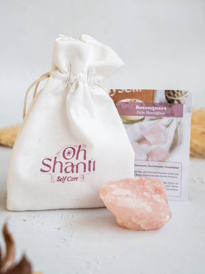 Pietra grezza di quarzo rosa in una borsa per la vendita all'ingrosso da parte di Oh Shanti