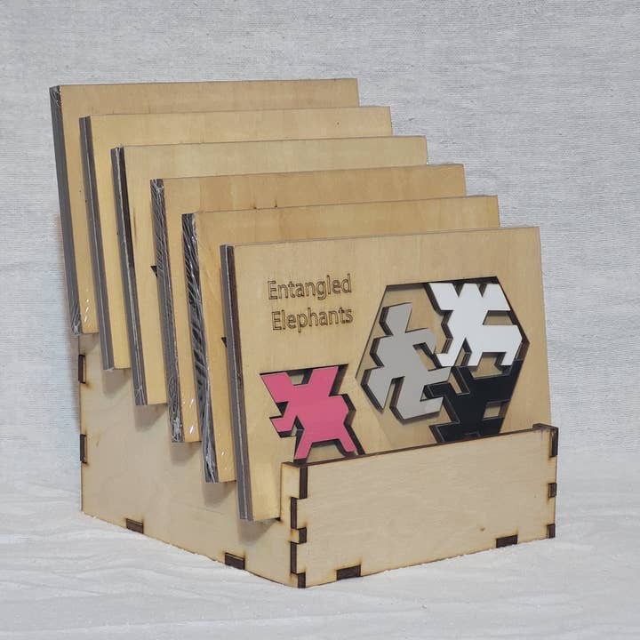 Palmetto Puzzle Works - Venta al por mayor Puzle - Adultos - Puzzles con estante de exhibición recargable de madera