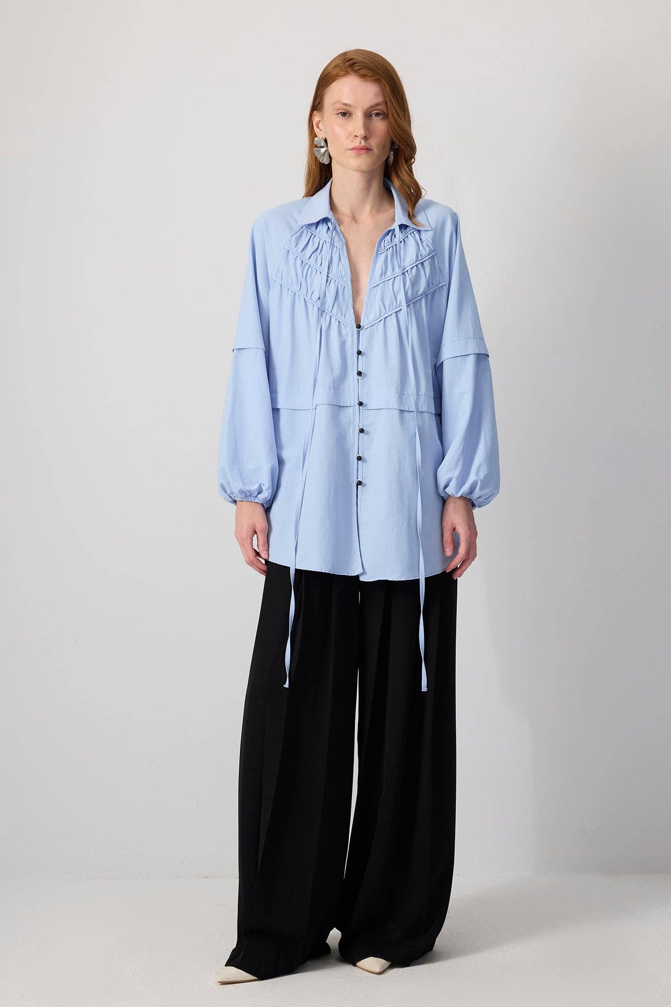 Helles Zyan Popeline-Hemd – Entspannte Passform mit auffälligen Nähten für den Großhandel auf Faire4