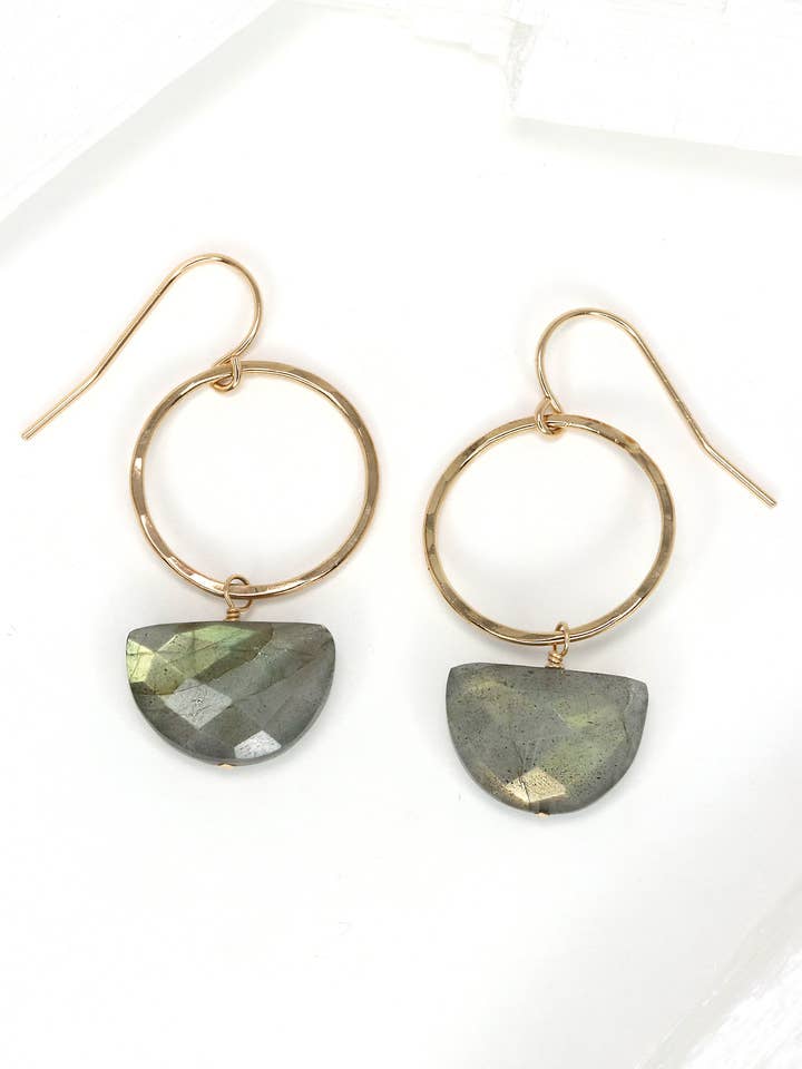 Mezzo-Creolen mit Labradorit für den Großhandel von Mickey Lynn